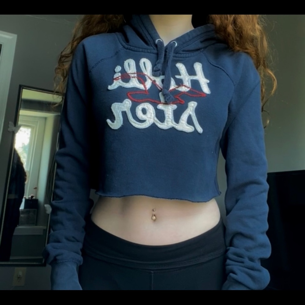 Cropped navy blue hollister hoodie